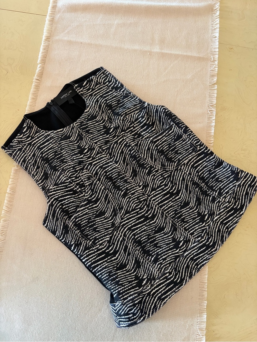 Derek Lam Black and Ivory Patterned Sleeveless top Women’s Size 6